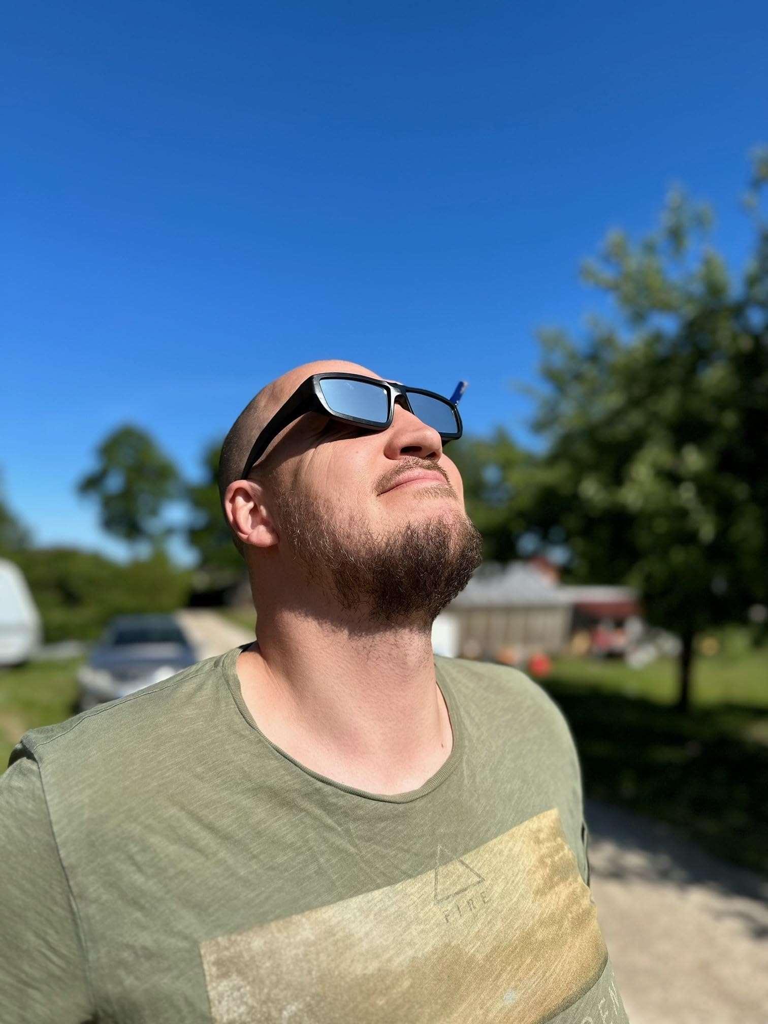 PREMIUM PLASTIC SOLAR GLASSES